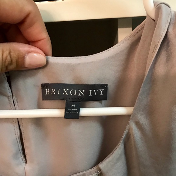 Cute gray holiday top! - Picture 2 of 3